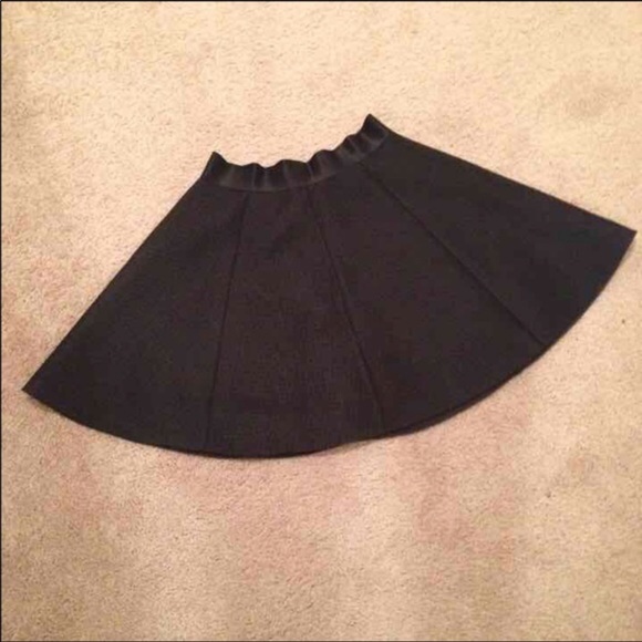 Express Black skirt - Picture 2 of 3